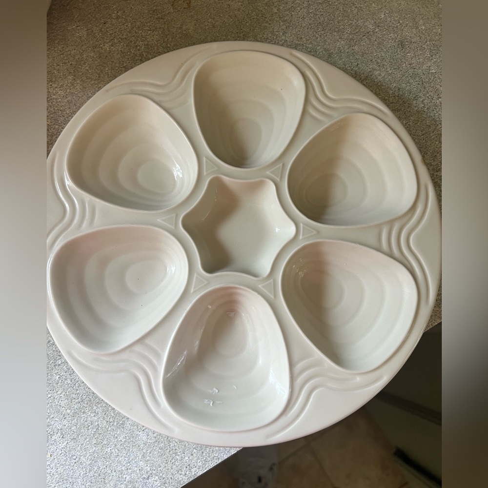Vintage Hall 1121 Oyster Plate 11", Ivory; 6 Sections Oyster Shell Shaped EUC